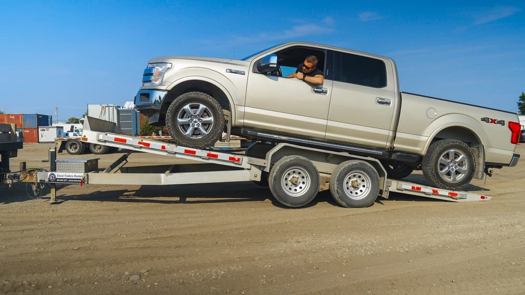 blog/articles/what-is-flat-deck-trailer/trailer1.webp